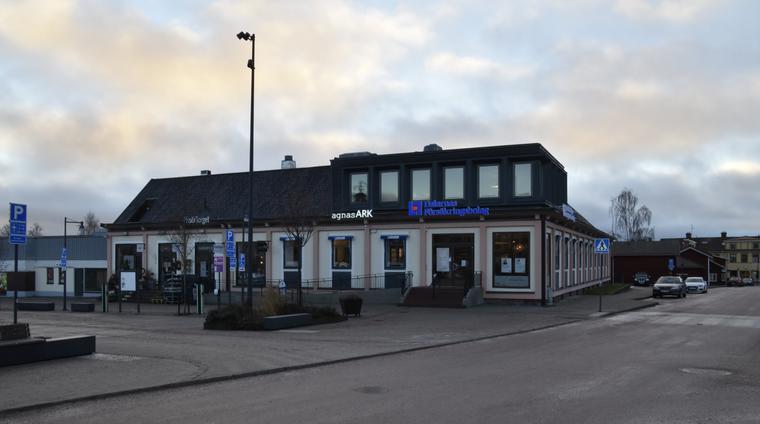Tele– och Posthuset efter ombyggnation. Byggnaden fick under 2019 ett nytt burspråk mot korsningen mellan Torget och Sparbanksgatan.