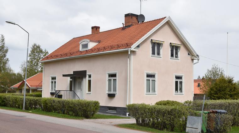 Flitten 6, en karaktäristisk villa i lågmäld klassicism tillkommen under den moderna epoken efter ritningar av arkitekt Erik Lundgren. Foto: Kristoffer Ärnbäck, Dalarnas museum.