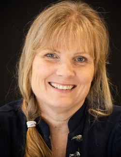 Porträttbild på Stina-Kari Axelsson.
