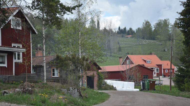 Blandad jordbruksbebyggelse i Solberga by.